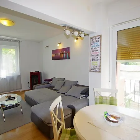 Apartment Ferienwohnung Fuer 4 Personen 2 Kinder Ca 62 Qm In Pula, Istrien Istrische Riviera Pula