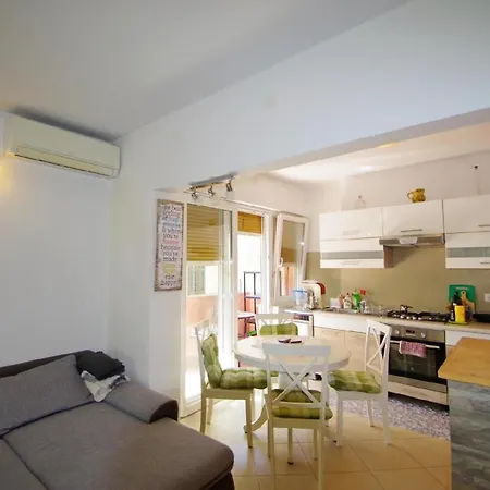 Ferienwohnung Fuer 4 Personen 2 Kinder Ca 62 Qm In Pula, Istrien Istrische Riviera Apartment *